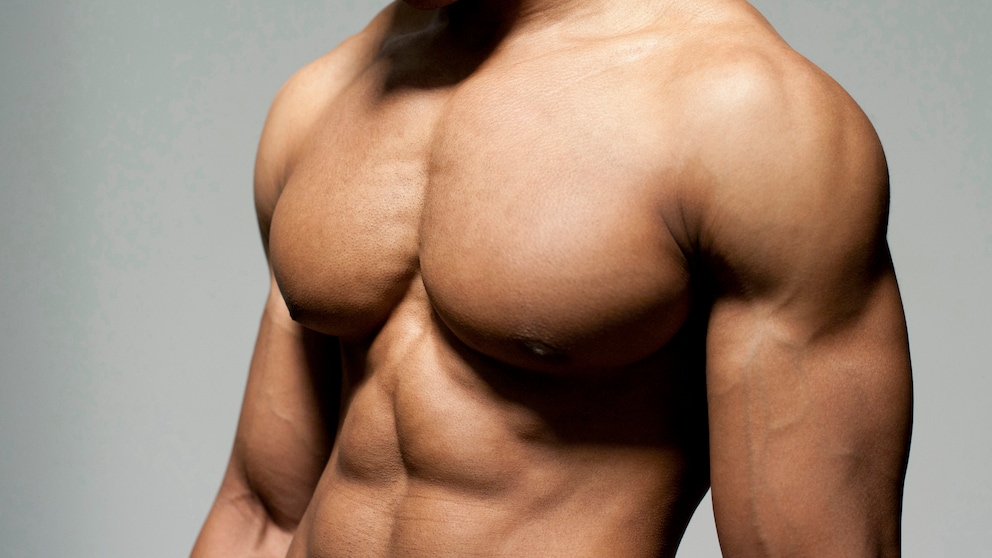 testosteronmangel krankheiten: Oberkörper eines muskulösen Mannes