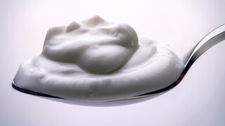 Welche vegane Joghurt-Alternative ist am gesündesten? Dieser Frage beantworten Forscherinnen in einer neuen Studie
