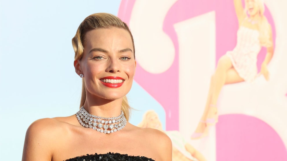 Margot Robbie Tee Barbie: Margot Robbie