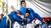 Die gesprungene Beinschere um den Hals des Gegners gehört zu den spektakulärsten Techniken des Vovinam