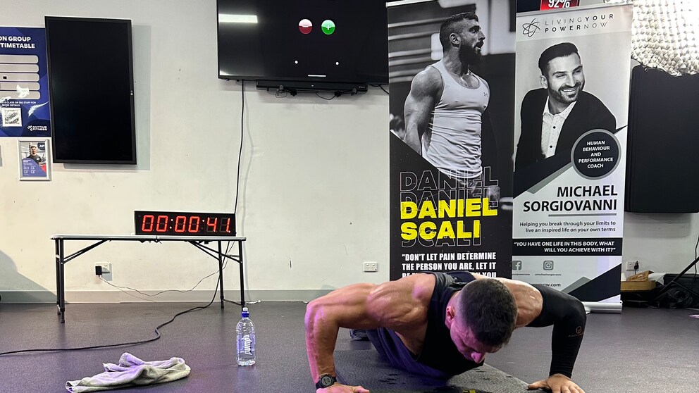 weltrekord liegestütze: Daniel Scali aus Australien