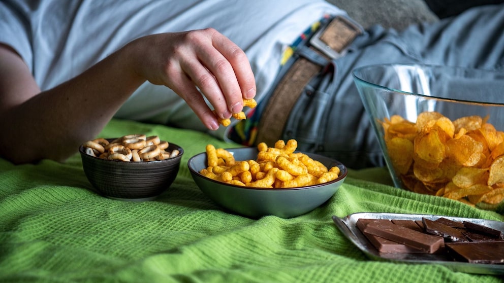 Snacken im Bett