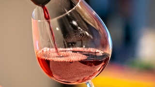 alkohol blutdruck: Glas Rotwein