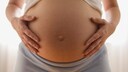 Hypnobirthing; Geburt mit Hypnose: Hochschwangere Frau