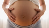 Hypnobirthing; Geburt mit Hypnose: Hochschwangere Frau