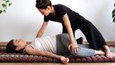 Die Shiatsu Massage verwendet eine spezielle Drucktechnik, um Verspannungen zu lösen.