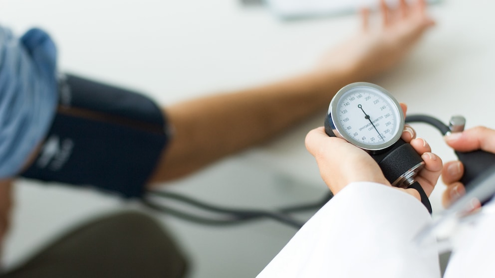 Sollte man den Blutdruck besser im Liegen messen?