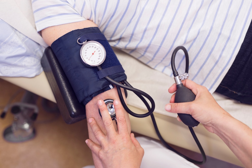 Blutdruck im Liegen messen