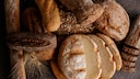 Brot abnehmen