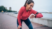 So schneiden beliebte Fitnesstracker und Smartwatches bei Stiftung Warentest ab