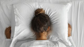 Frau leidet nach Antibiotika-Einnahme an Schlafstörungen