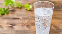Wasser mit Kohlensäure