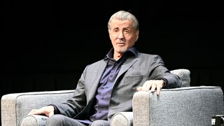 Sylvester Stallone sitzt