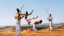 Bei Capoeira treffen Kampf und t&auml;nzerische Elemente aufeinander und schaffen eine Sportart, die viele positive Wirkungen auf den K&ouml;rper hat.
