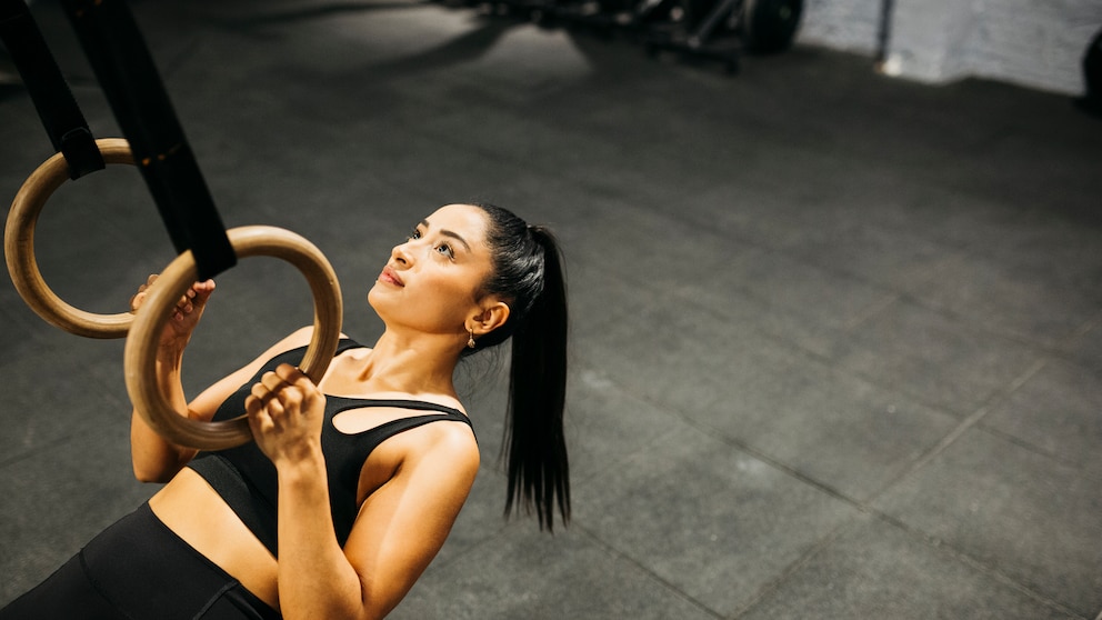 An Turnringen kann intensiv trainiert werden! Wie genau, verraten wir Ihnen bei FITBOOK.