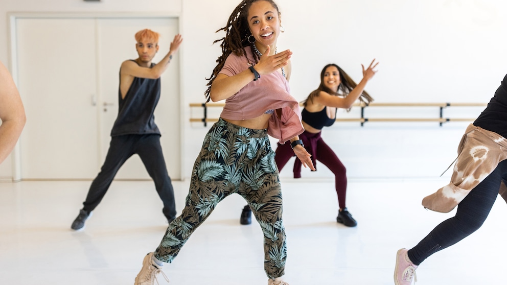 Bei Zumba geht es weniger um komplizierte Choreografien, sondern um einfache Schrittabfolgen und ganz viel Spaß.  