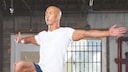 Fitness-Guru Mark Lauren beim Storchenstand