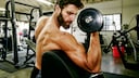 Preacher Curls sind eine Isolationsübung für den Bizeps