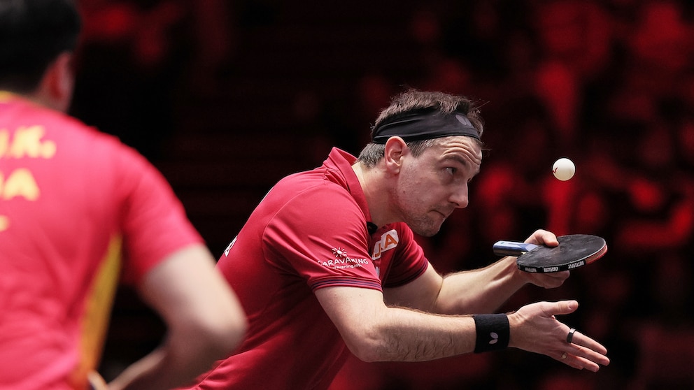Linkshänder haben einen Vorteil bei bestimmten Sportarten, hier zu sehen: Tischtennis-Star Timo Boll 2024 in Singapur