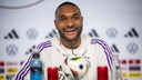 Fußballer Jonathan Tah bei einer Pressekonferenz