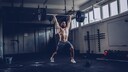 Die Übung Split Jerk wird auch Ausstoßen genannt