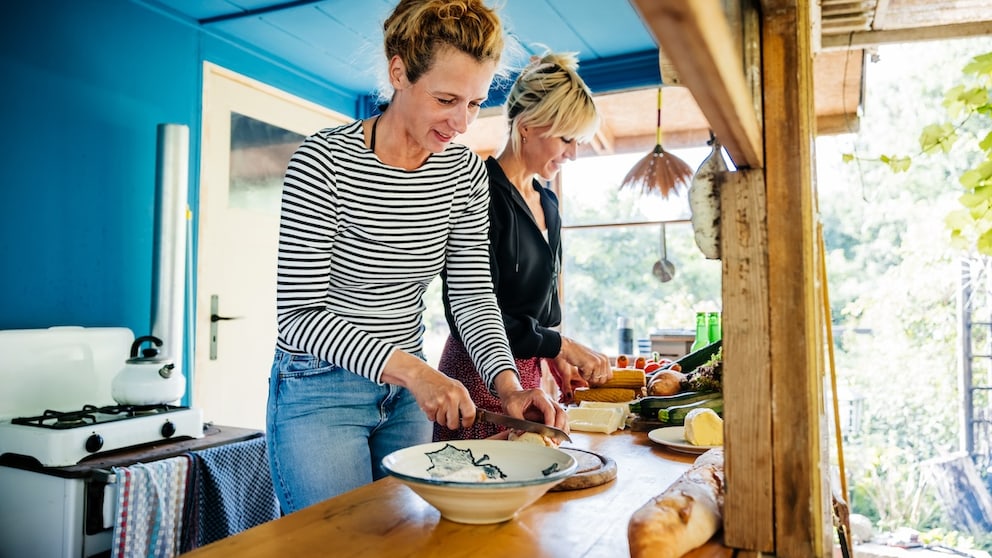 Frauen achten auf gesunde Ernährung mit 40