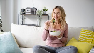 Frau beim Essen
