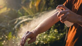 Anti-Mückenspray ist nicht immer so harmlos, wie viele denken würden.