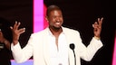 Der Musiker Usher bei der Verleihung des BET Awards 2024, bei der er für sein Lebenswerk ausgezeichnet wurde