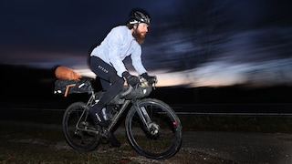 Jonas Deichmann auf dem Fahrrad