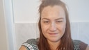 FITBOOK-Redaktionsleiterin Melanie Hoffmann mit Nasenklammer