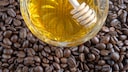 Eine Studie zeigt: Gegen Reizhusten helfen ganz einfach Kaffee und Honig