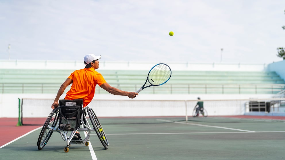 Rollstuhltennis zeichnet sich durch die Fähigkeit aus, schnell und dynamisch zu sein.