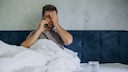 Mithilfe der Telefonkrankschreibung kann man den Arzt bequem von zu Hause anrufen und sich krankschreiben lassen,