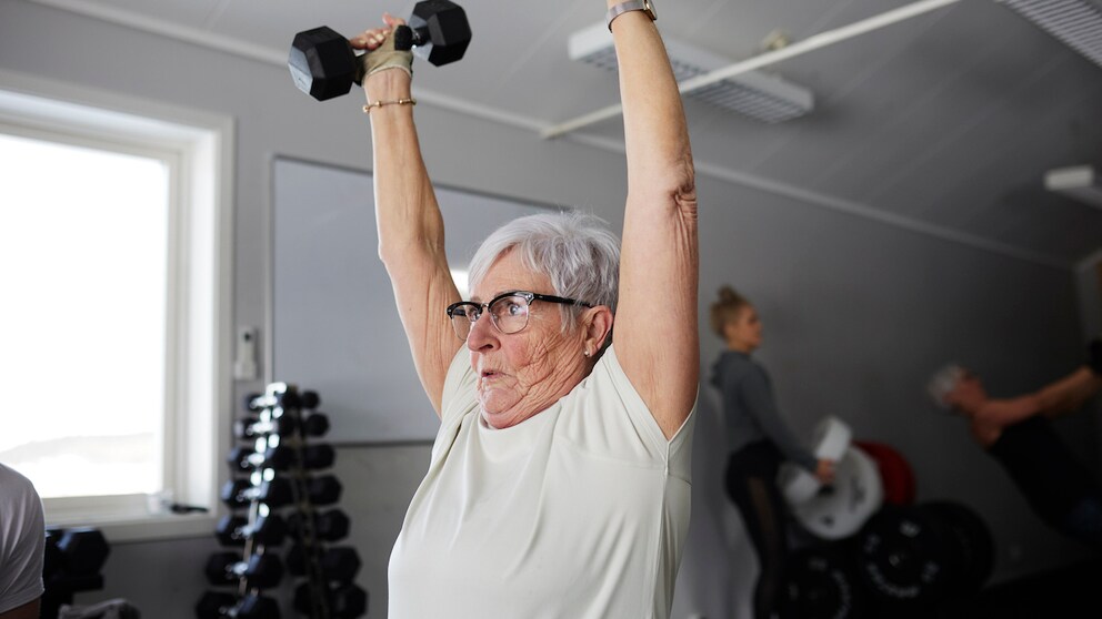 Frau schafft unglaubliche Transformation mit über 70 Jahren