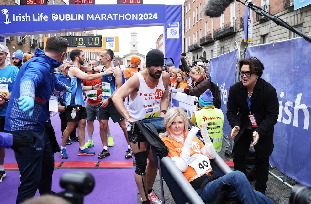 Colin Farrell und Emma Fogarty beim Marathon-Ziel-Einlauf in Dublin