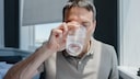 Muss man täglich wirklich zwei Liter Wasser trinken?