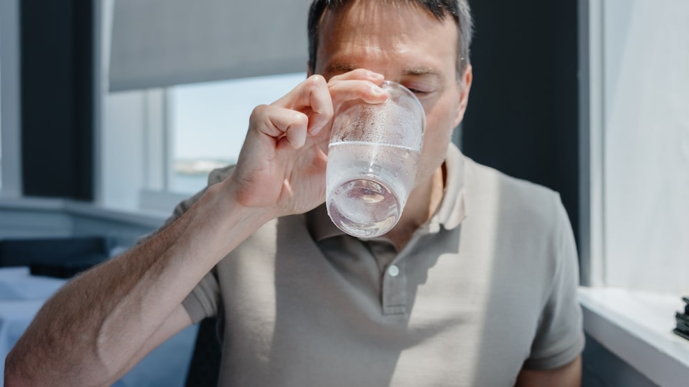 Muss man täglich wirklich zwei Liter Wasser trinken?