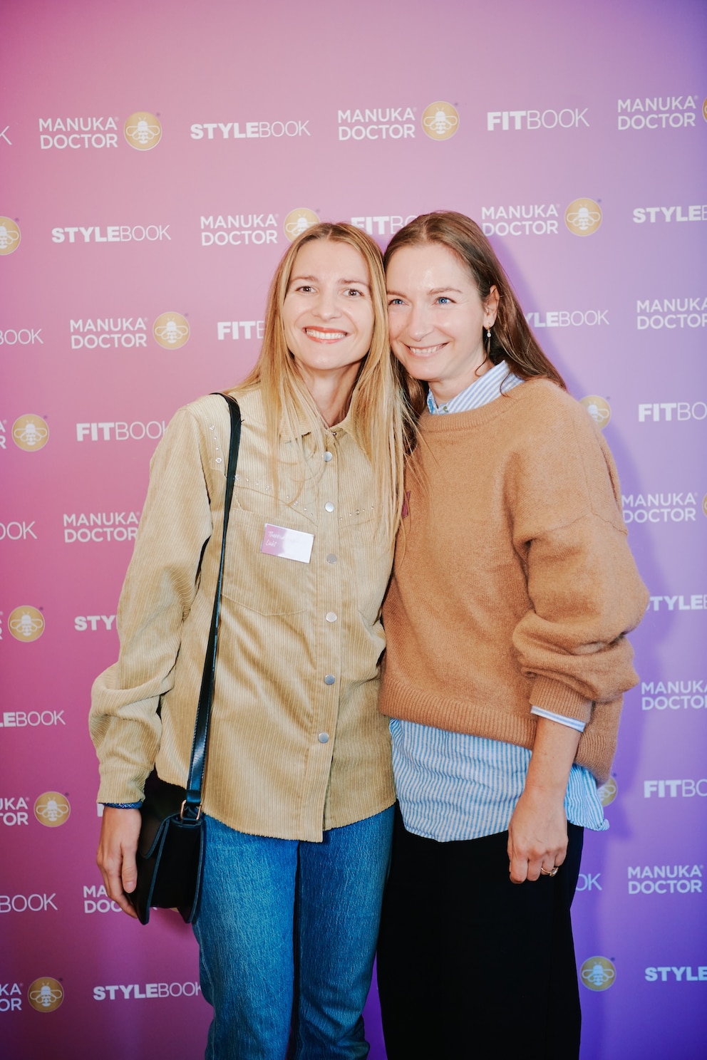 Theresa Licht, Personal Trainerin (l.) und Yoga-Lehrerin Suzi Dafkova