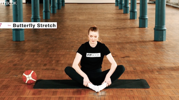 10 Minuten Stretching mit Alba-Basketballerin Wiebke Schwartau