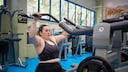 Fitness ist wichtig für die Gesundheit: Frau im Gym