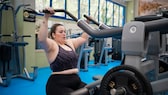 Fitness ist wichtig für die Gesundheit: Frau im Gym