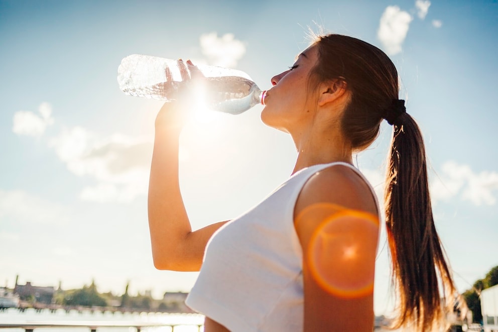 Das passiert mit der Gesundheit, wenn man den täglichen Wasserkonsum leicht erhöht