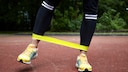 Übung für Beine mit Widerstandsband