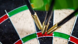 Dartpfeile in einem Board