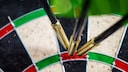 Dartpfeile in einem Board