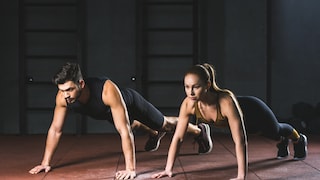 Wie viele Liegestütze Männer und Frauen schaffen sollten