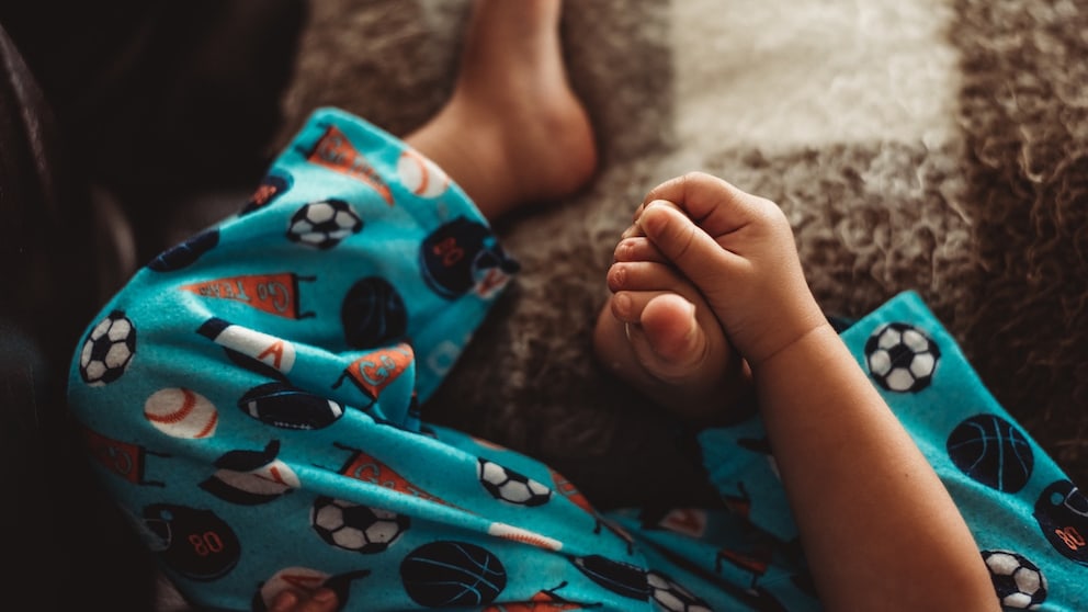 Die Erkrankung betrifft vor allem Kinder unter zehn Jahren, aber auch Erwachsene können sich anstecken.