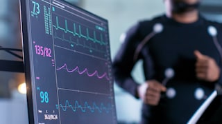 Training bei Herzpatienten: Mann beim Belastungs-EKG