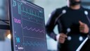 Training bei Herzpatienten: Mann beim Belastungs-EKG